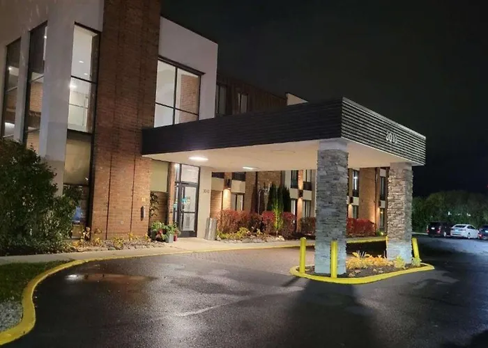 Western Chicago - Hotel 3*