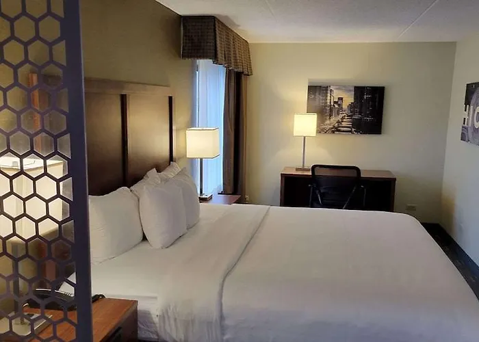 Western Chicago - 3* Downers Grove