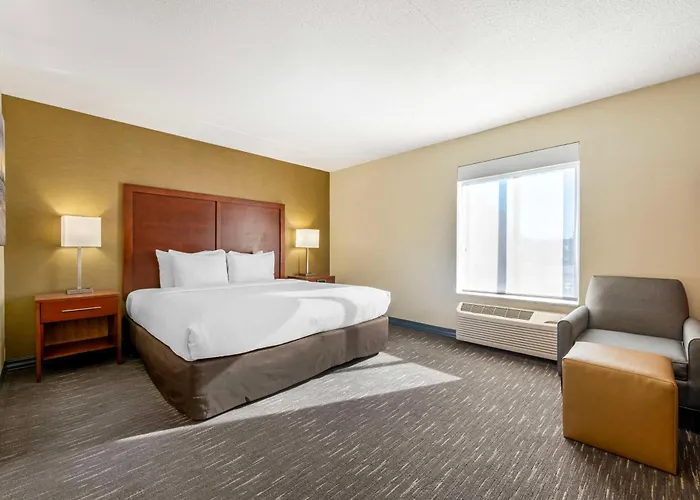 Western Chicago - Hotel 3*