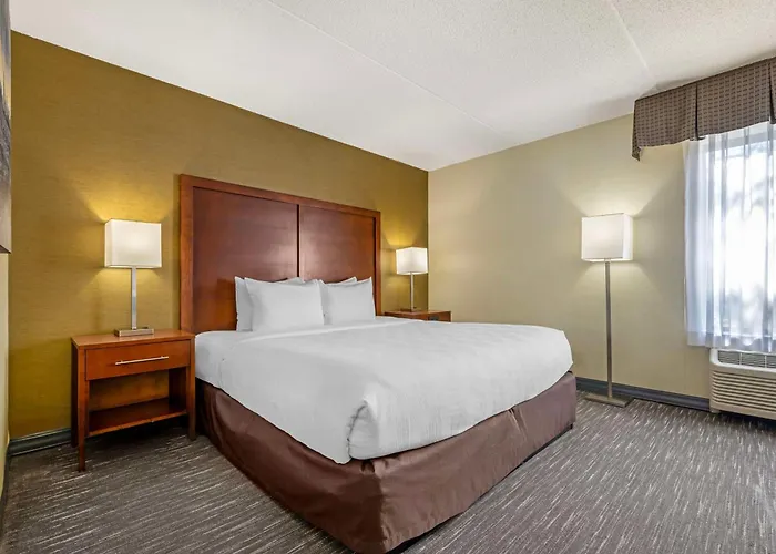 Western Chicago - 3* Downers Grove