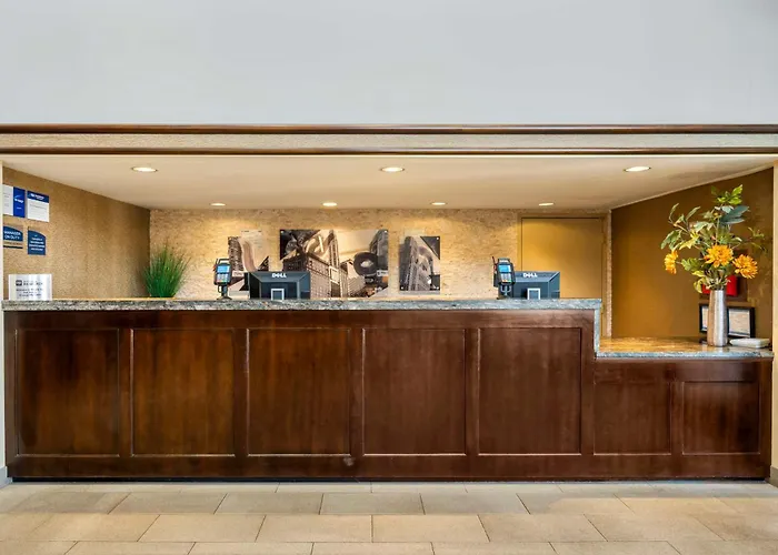 Western Chicago - Hotel 3*