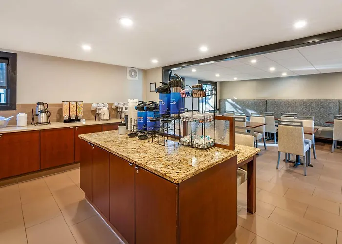 Western Chicago - Hotel 3*