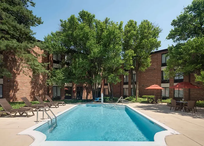 Western Chicago - 3* Downers Grove