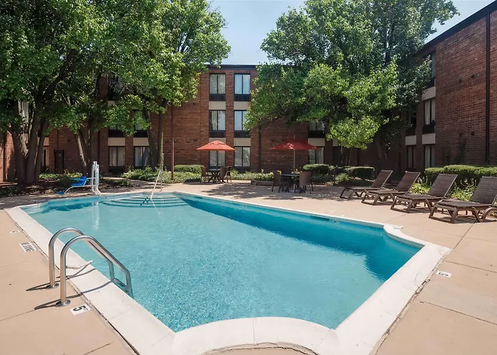 Western Chicago - Hotel