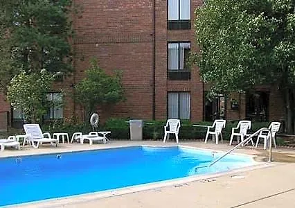 Western Chicago - Hotel 3*