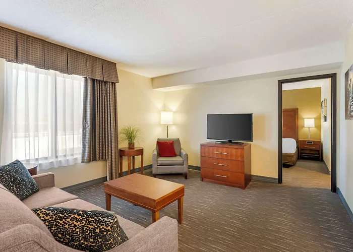 Western Chicago - 3* Downers Grove